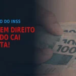 Mãos segurando notas de 100 reais, ilustrando o 13º salário do INSS