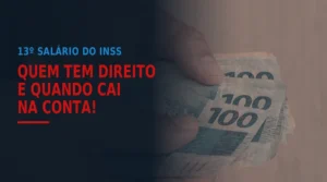 Mãos segurando notas de 100 reais, ilustrando o 13º salário do INSS